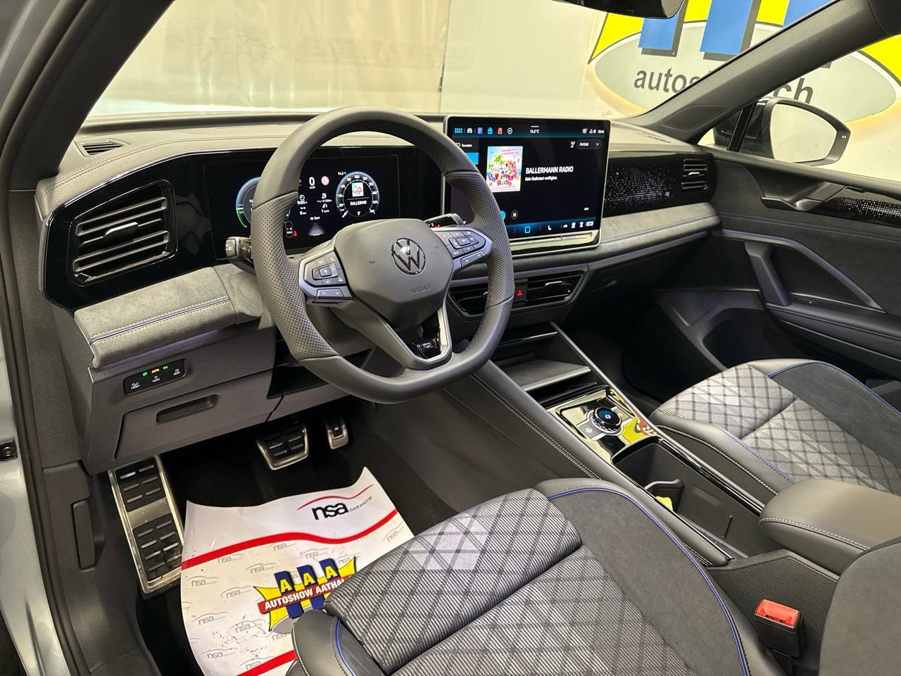 VW Tiguan 1.5 TSI PHEV R-Line Black Style-image-2