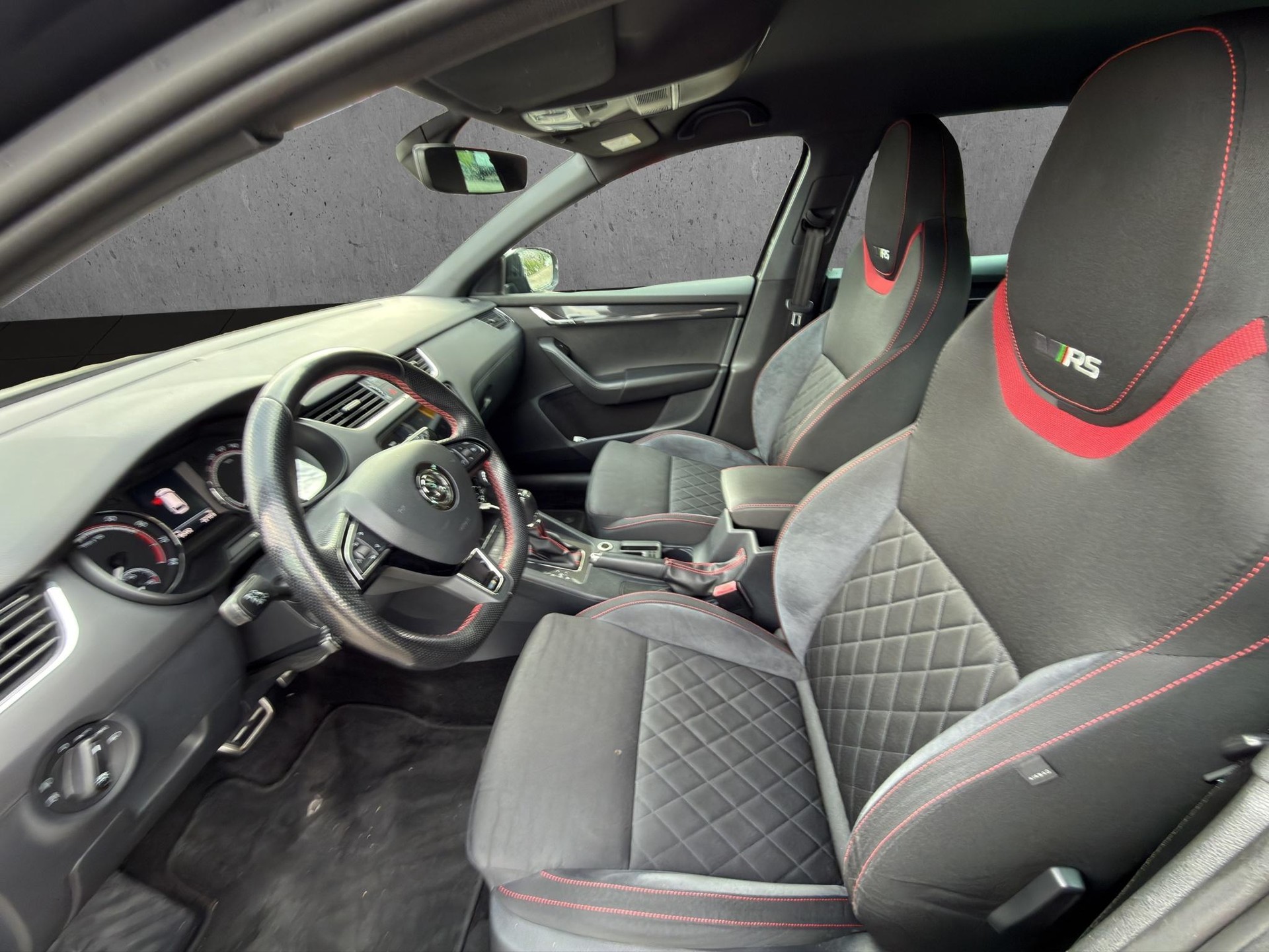 SKODA Octavia Combi 2.0 TSI RS DSG-image-9