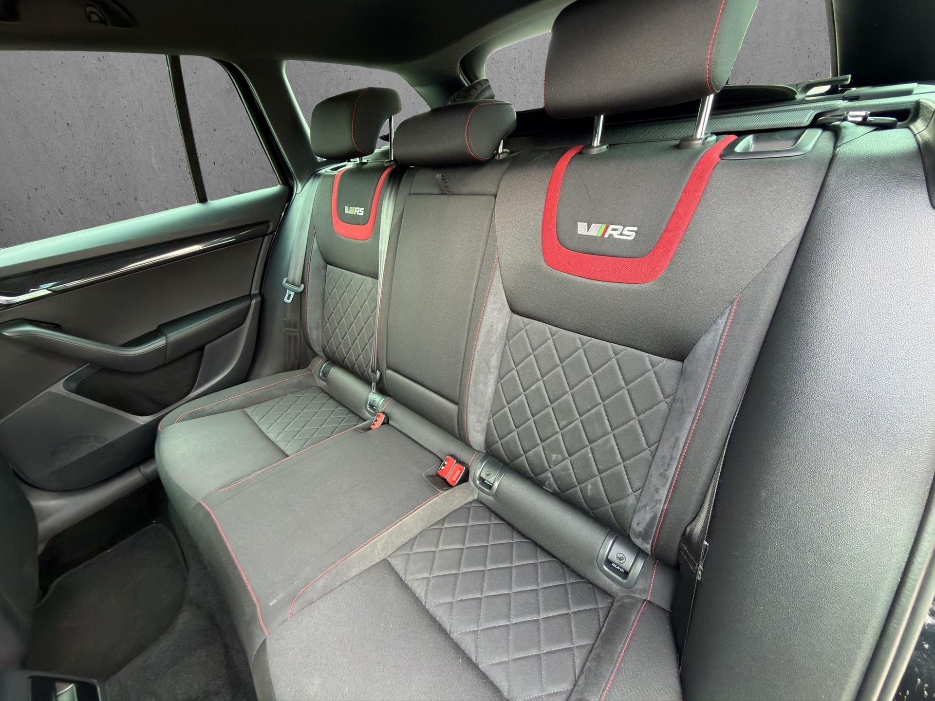 SKODA Octavia Combi 2.0 TSI RS DSG-image-10