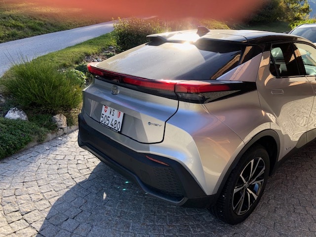 TOYOTA 2.0 HEV Trend 4x4-image-2