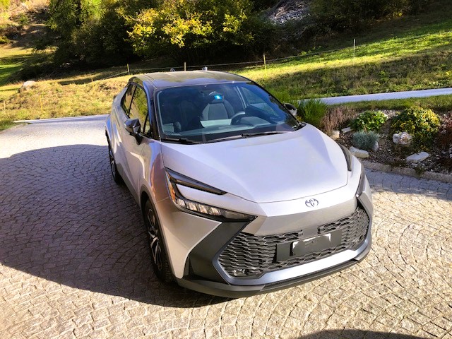 TOYOTA 2.0 HEV Trend 4x4-image-1