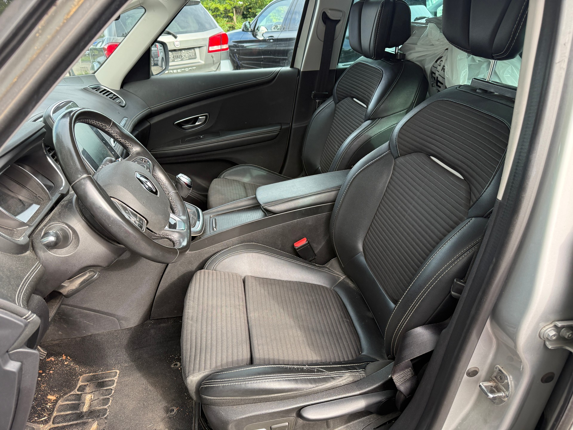 RENAULT Grand Scénic 1.2 16V Turbo Bose-image-7