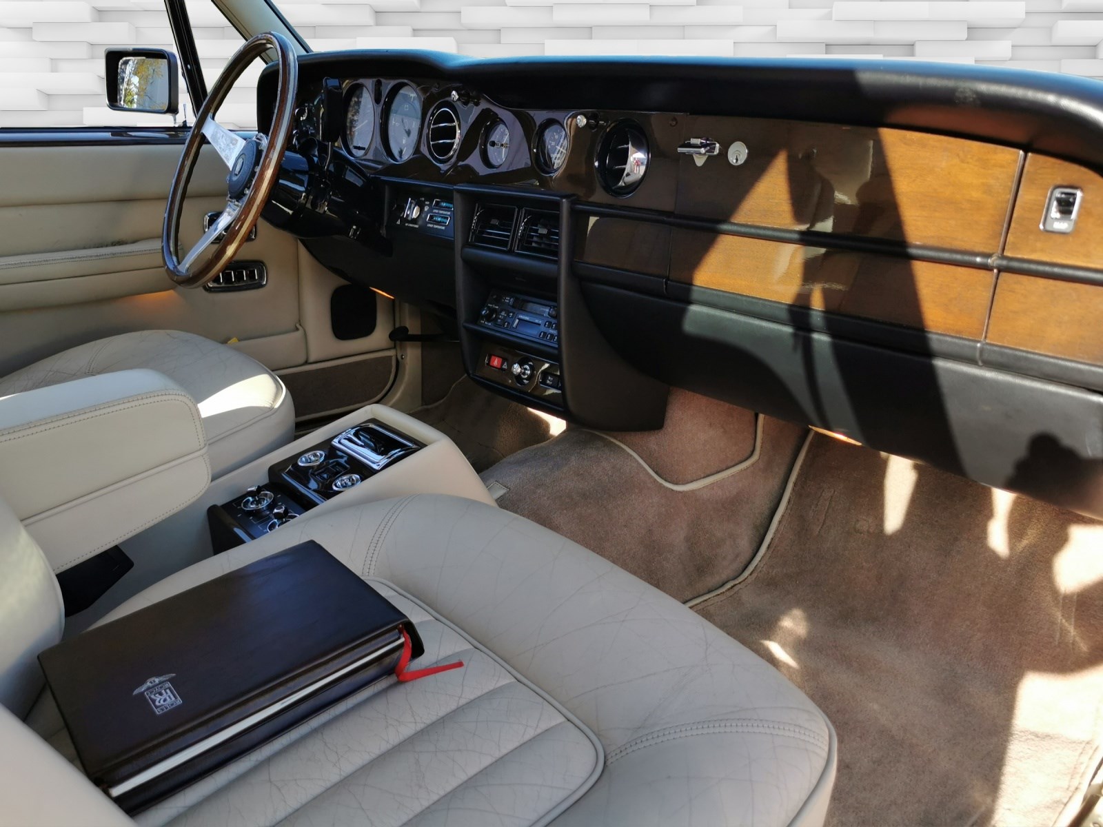 BENTLEY EIGHT-image-11