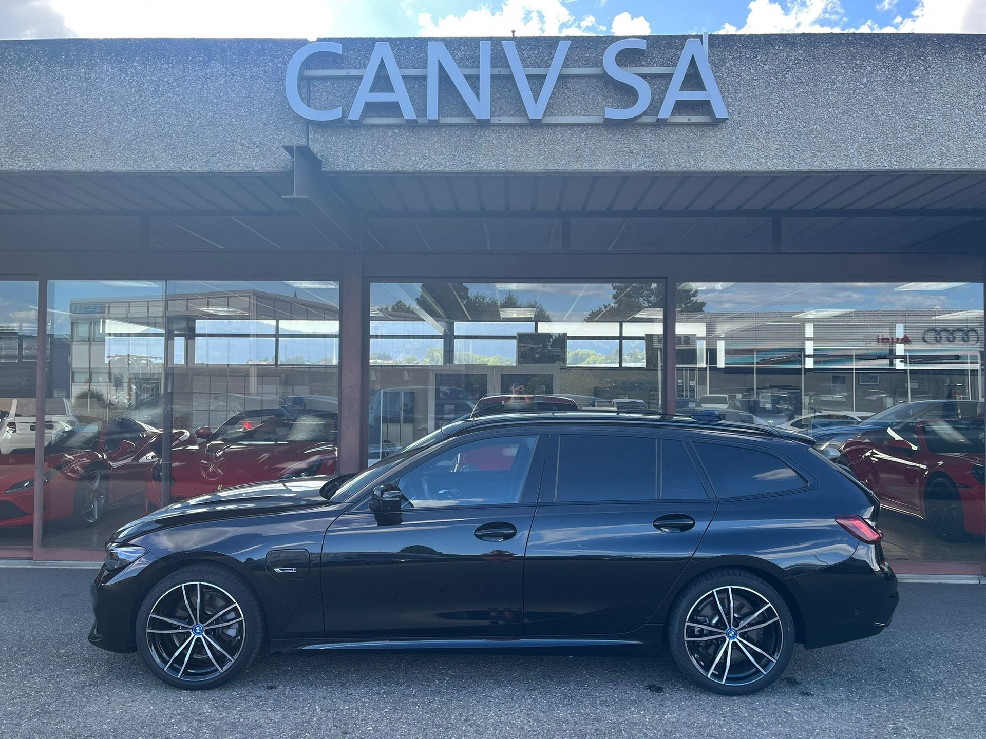 BMW 320e xDrive Touring M Sport Steptronic-image-0