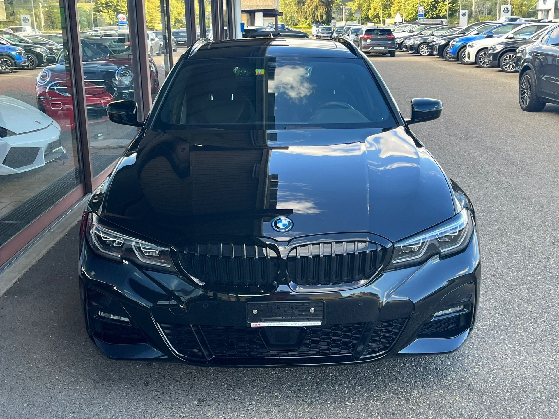 BMW 320e xDrive Touring M Sport Steptronic-image-2