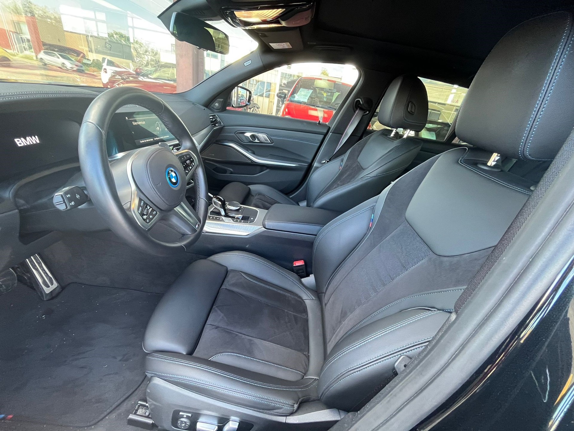 BMW 320e xDrive Touring M Sport Steptronic-image-6