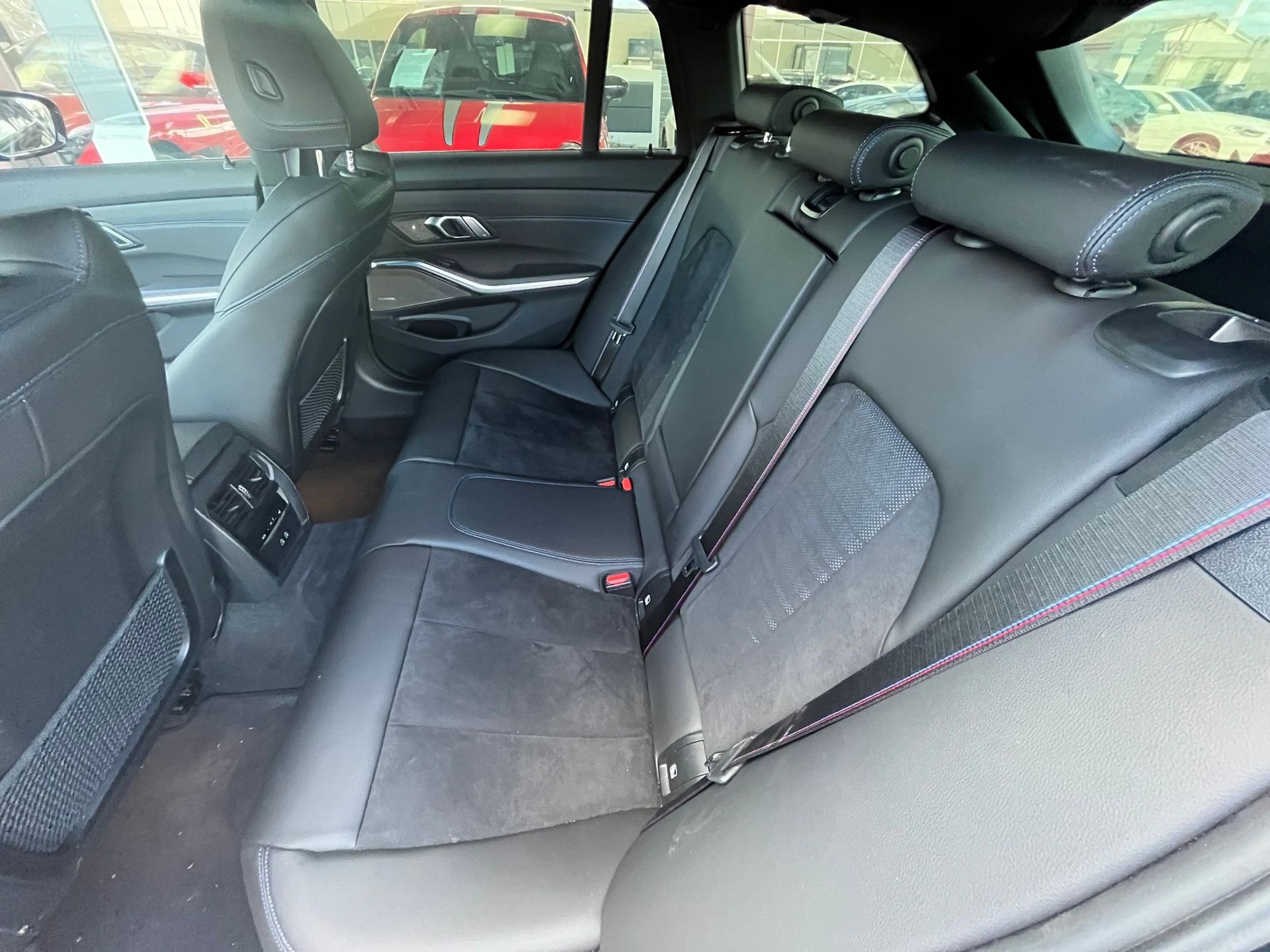 BMW 320e xDrive Touring M Sport Steptronic-image-7