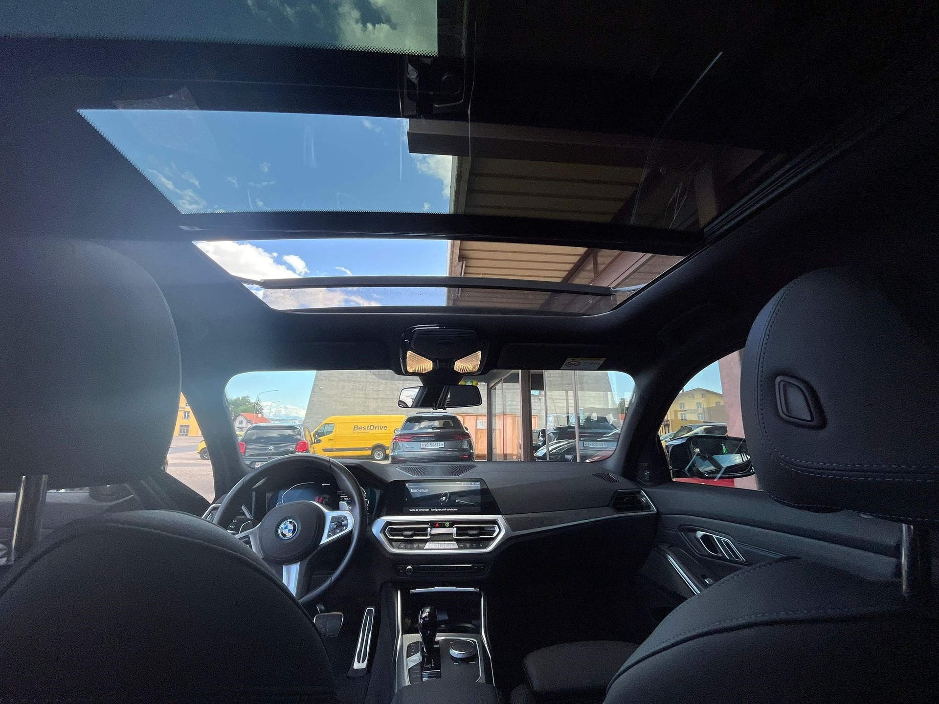 BMW 320e xDrive Touring M Sport Steptronic-image-9