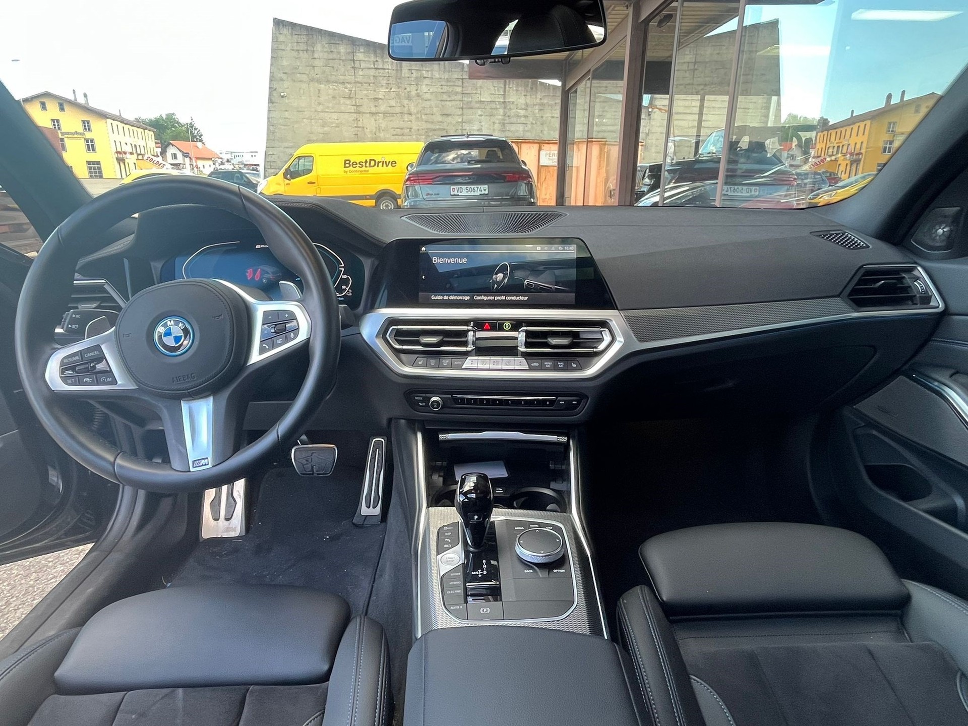 BMW 320e xDrive Touring M Sport Steptronic-image-8