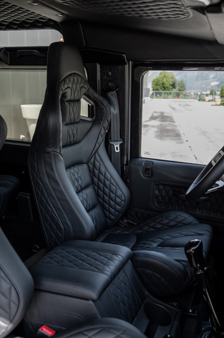 LAND ROVER Defender 90 2.2 TD4 Station Wagon-image-2