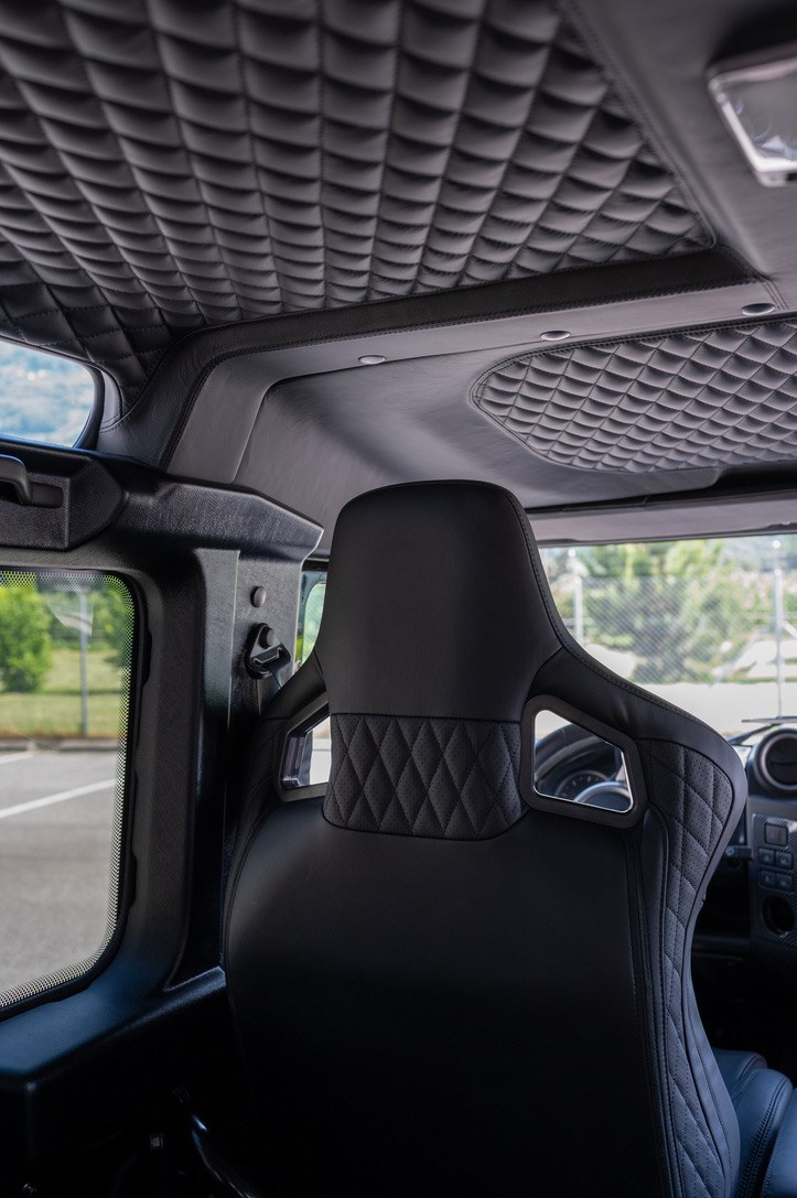 LAND ROVER Defender 90 2.2 TD4 Station Wagon-image-9