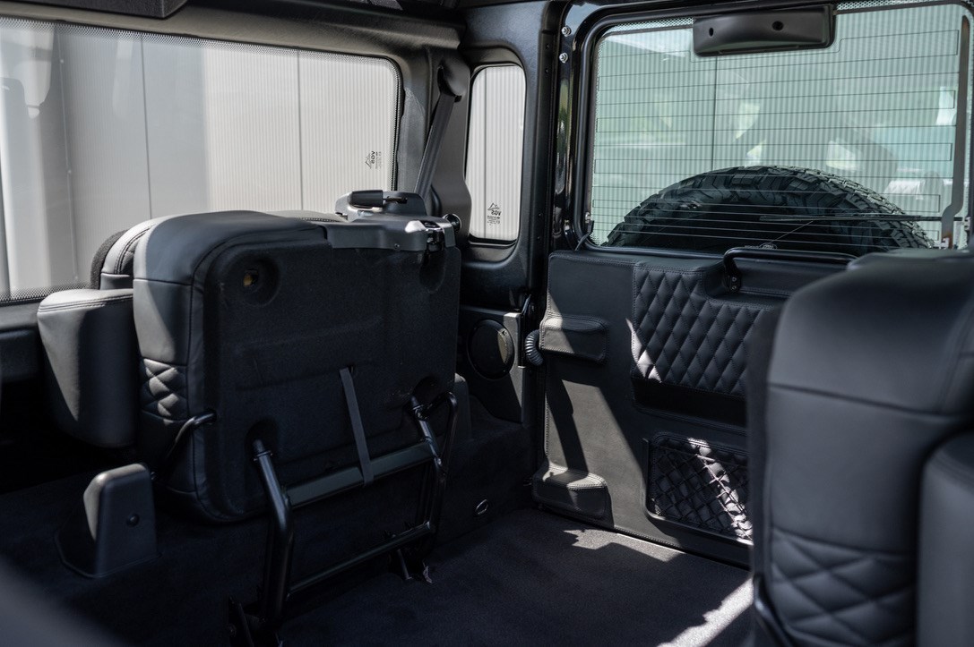 LAND ROVER Defender 90 2.2 TD4 Station Wagon-image-11