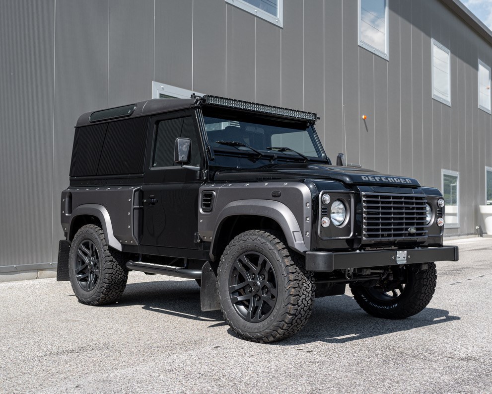 LAND ROVER Defender 90 2.2 TD4 Station Wagon-image-0