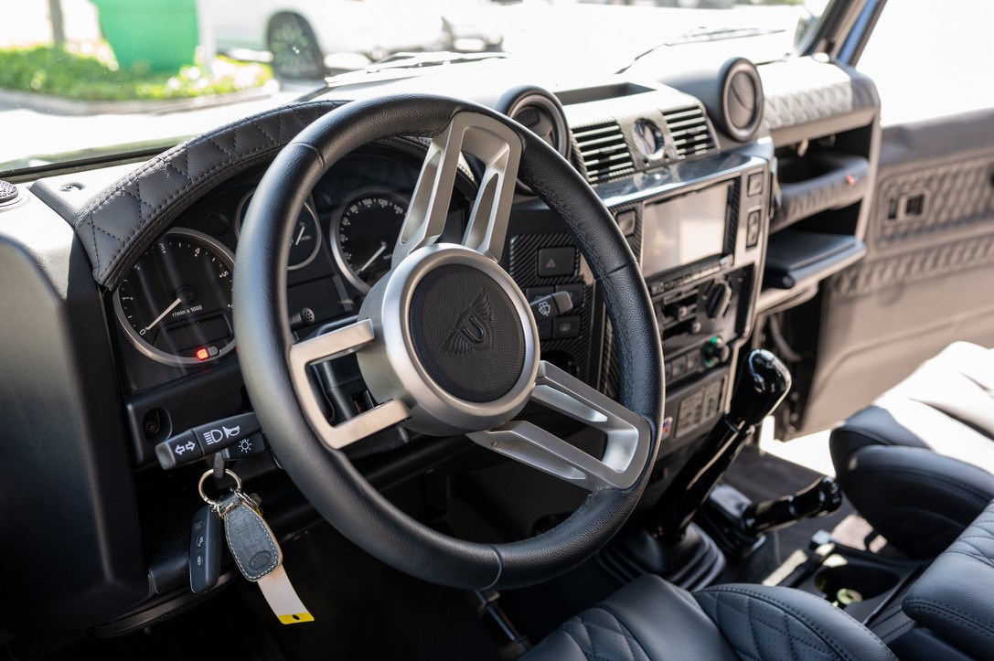 LAND ROVER Defender 90 2.2 TD4 Station Wagon-image-3