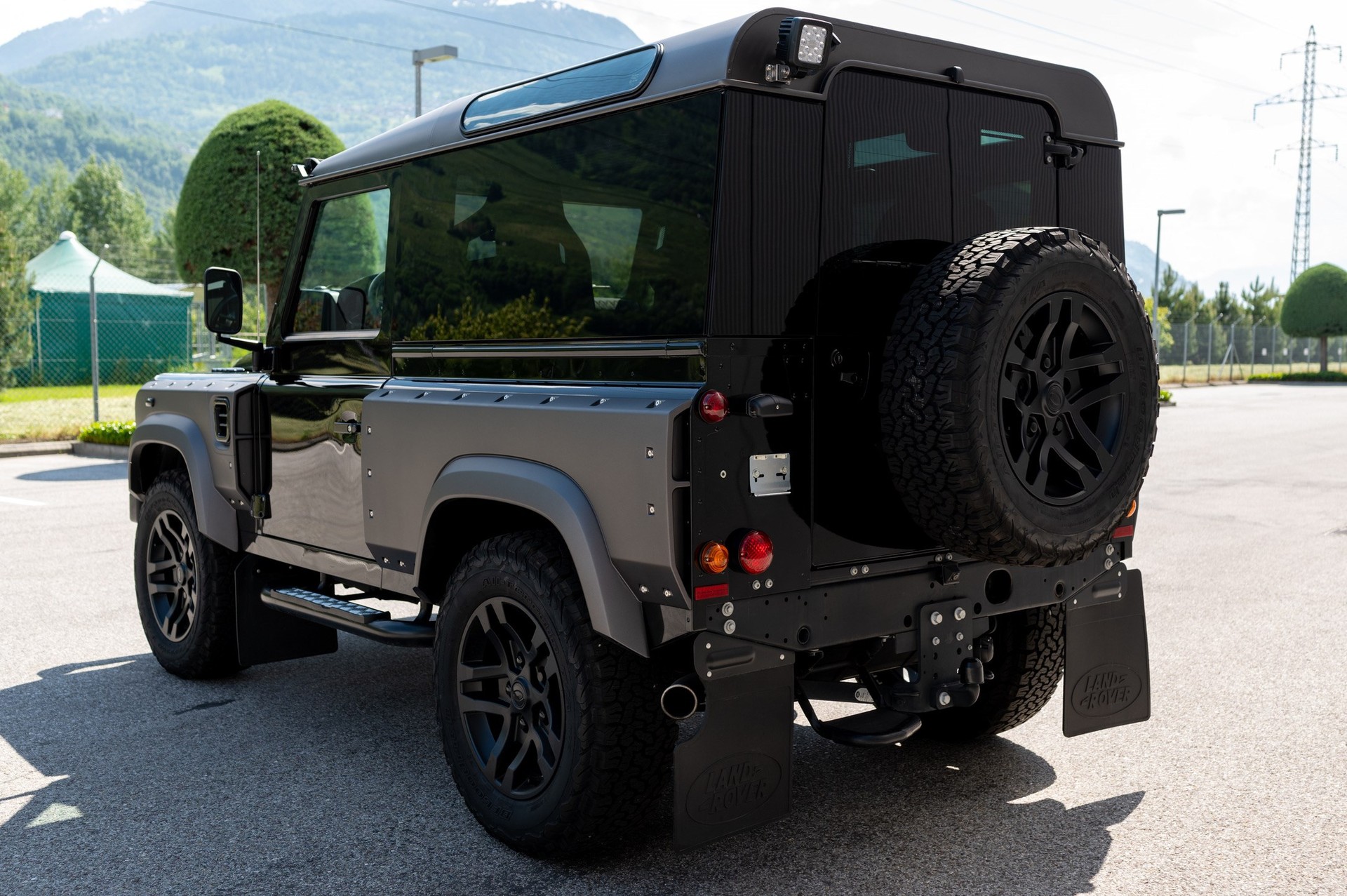 LAND ROVER Defender 90 2.2 TD4 Station Wagon-image-5