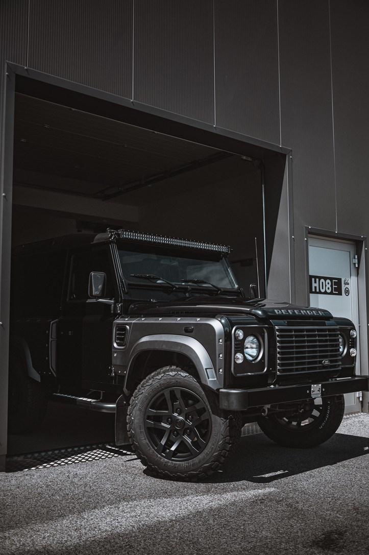 LAND ROVER Defender 90 2.2 TD4 Station Wagon-image-7