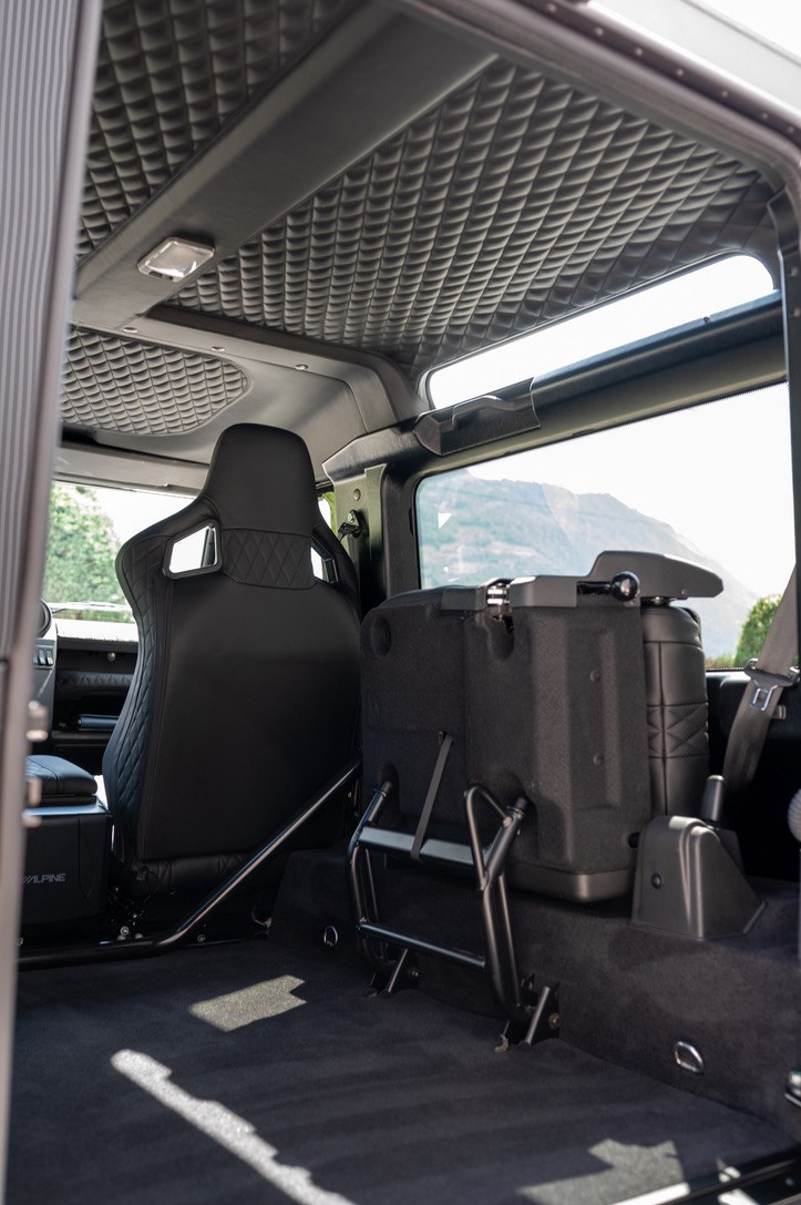 LAND ROVER Defender 90 2.2 TD4 Station Wagon-image-8