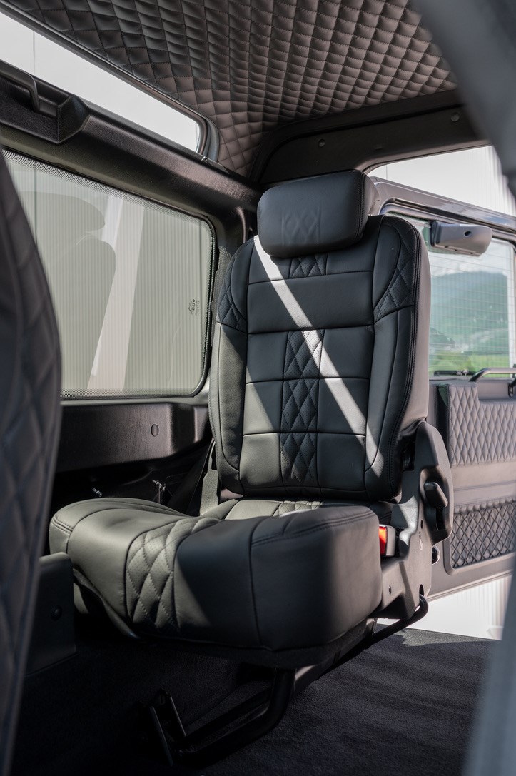 LAND ROVER Defender 90 2.2 TD4 Station Wagon-image-10