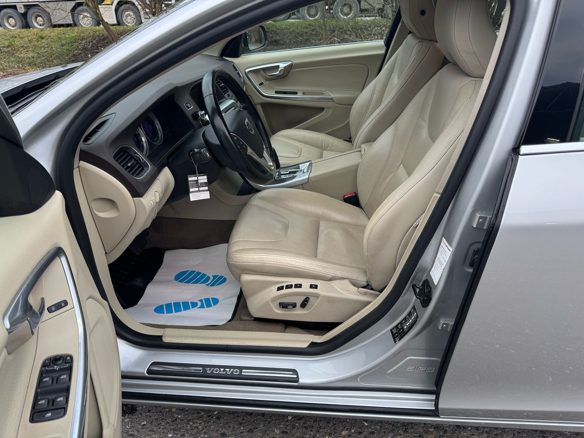 VOLVO V60 T5 Summum Powershift-image-7