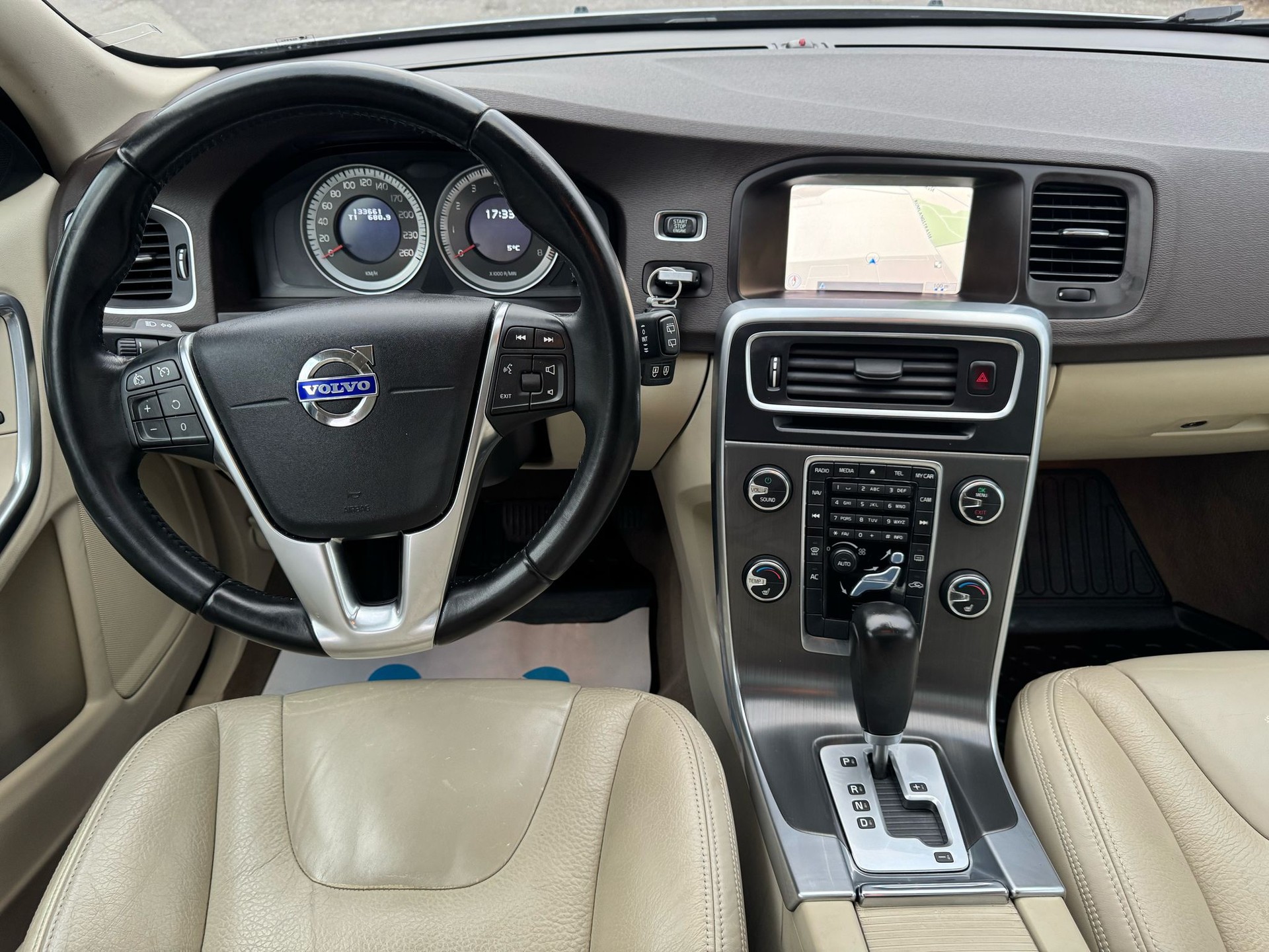 VOLVO V60 T5 Summum Powershift-image-10
