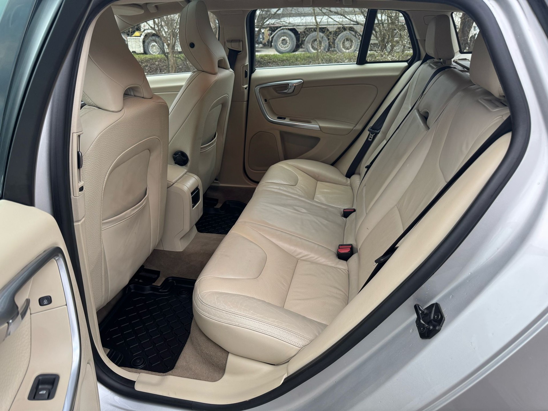 VOLVO V60 T5 Summum Powershift-image-9