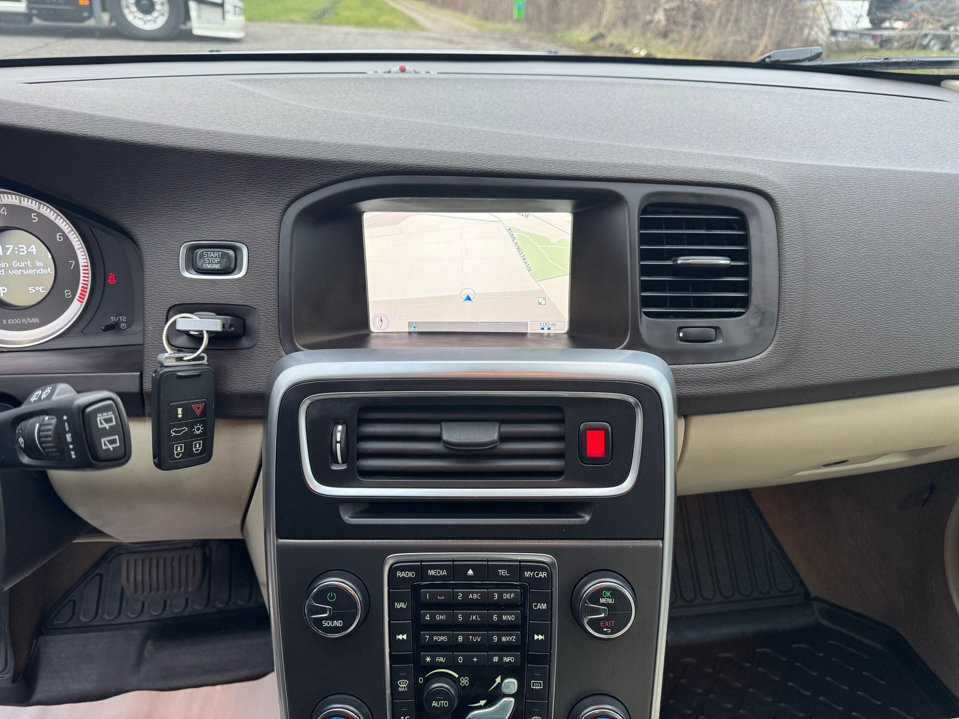 VOLVO V60 T5 Summum Powershift-image-11