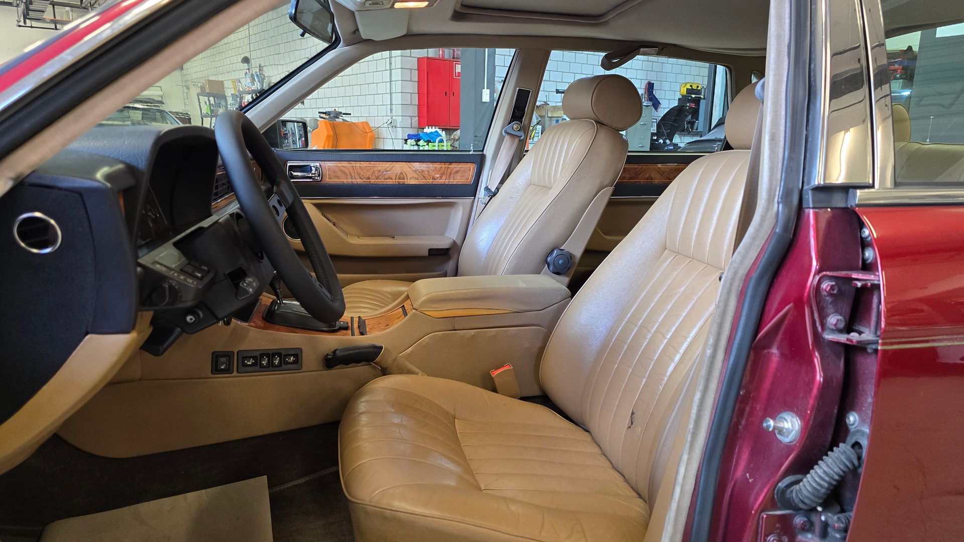 JAGUAR XJ6 4.0 Sovereign-image-17