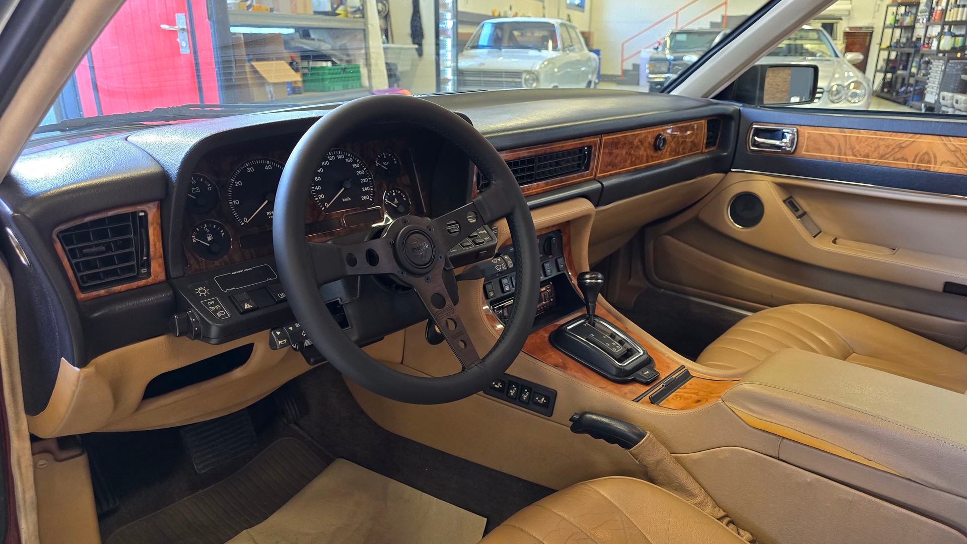 JAGUAR XJ6 4.0 Sovereign-image-16