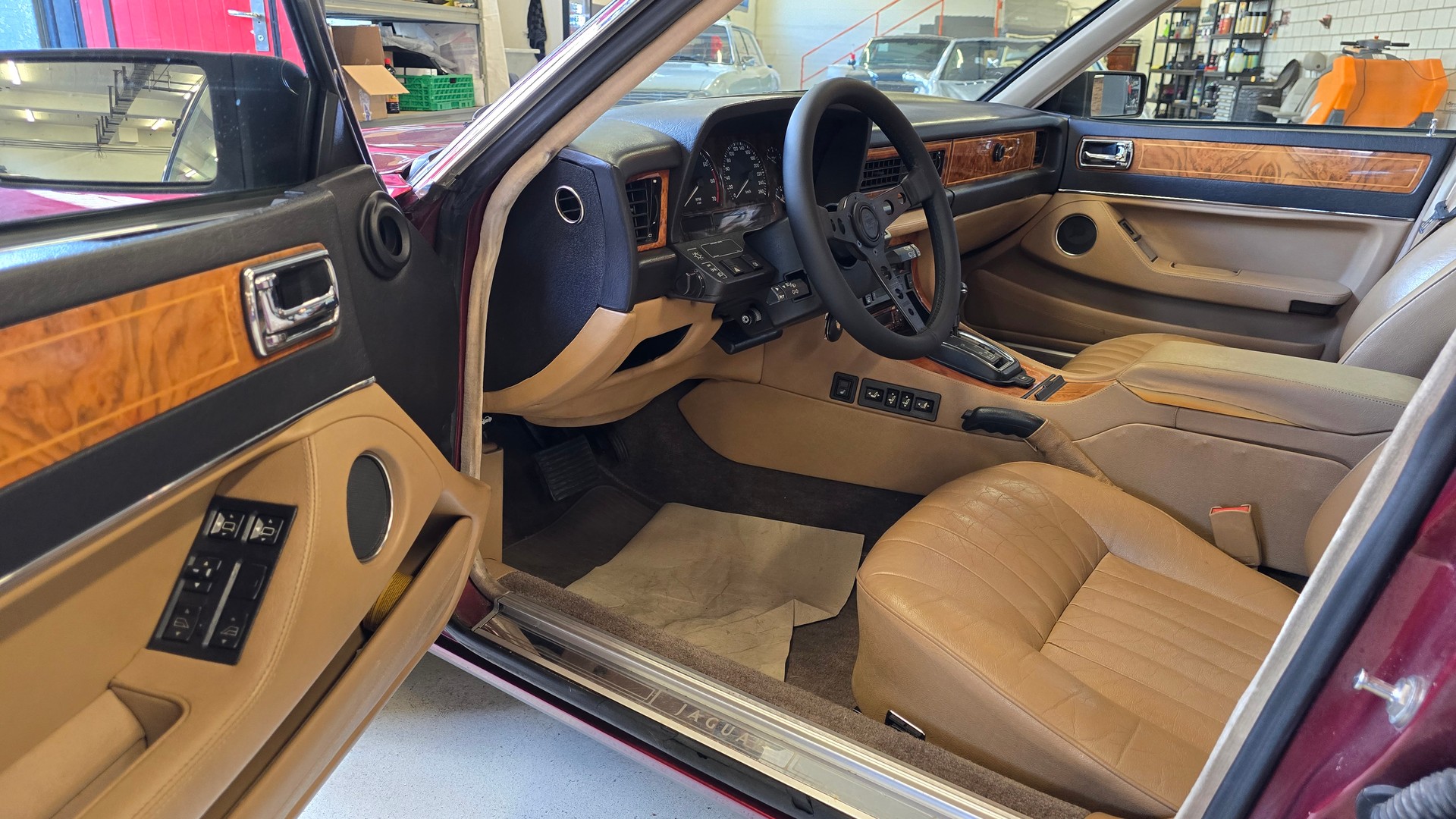 JAGUAR XJ6 4.0 Sovereign-image-18