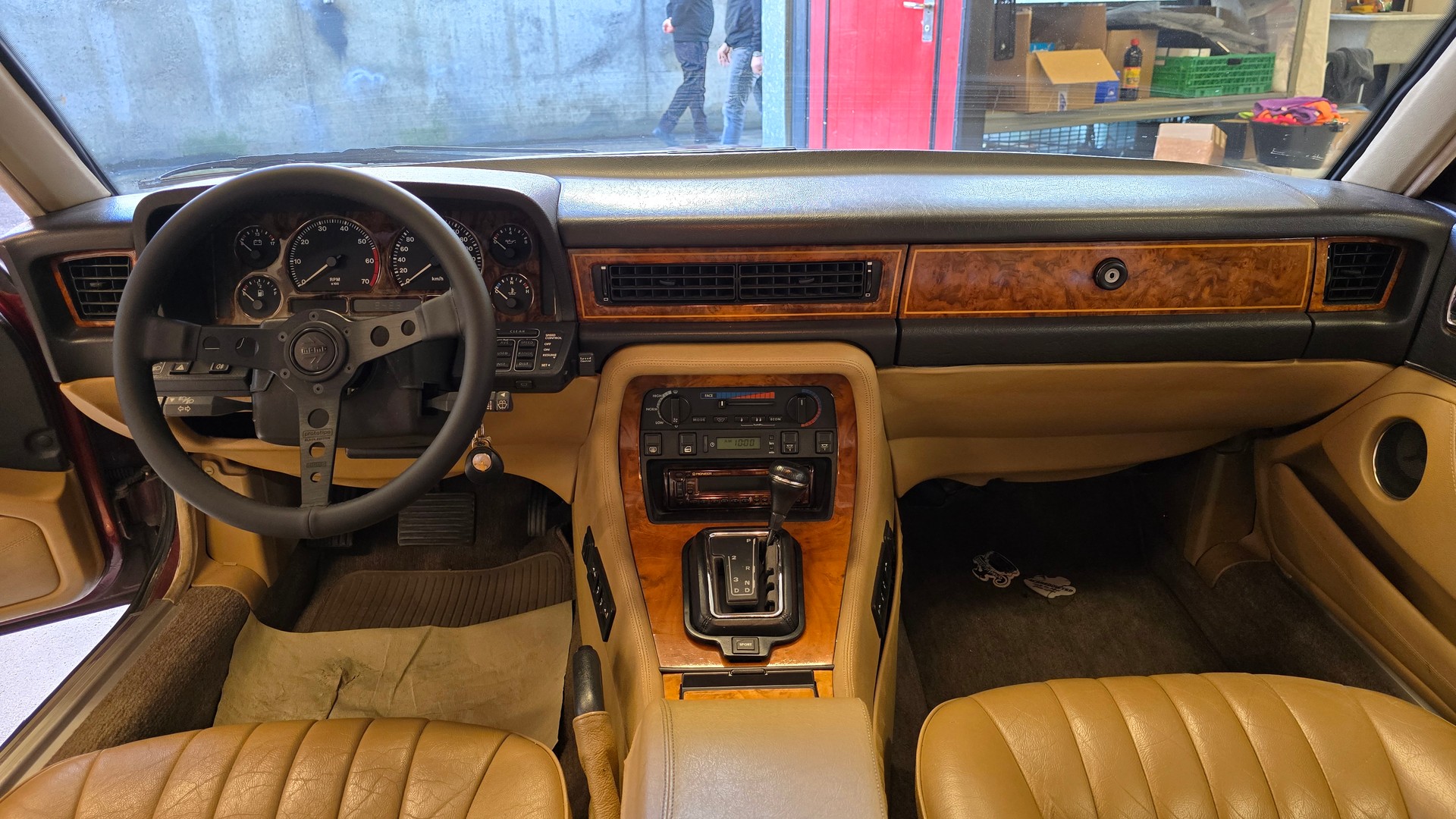 JAGUAR XJ6 4.0 Sovereign-image-21