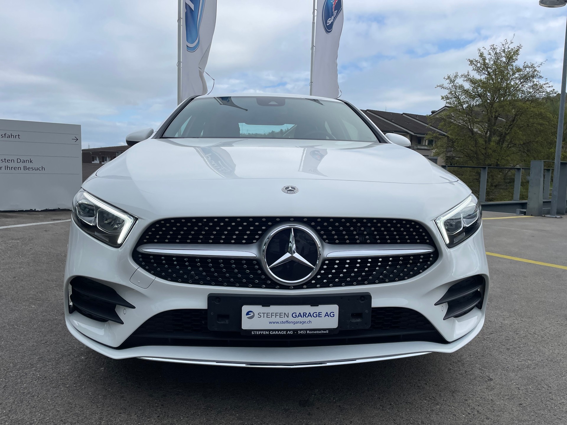 MERCEDES-BENZ A 250e AMG Line-image-1