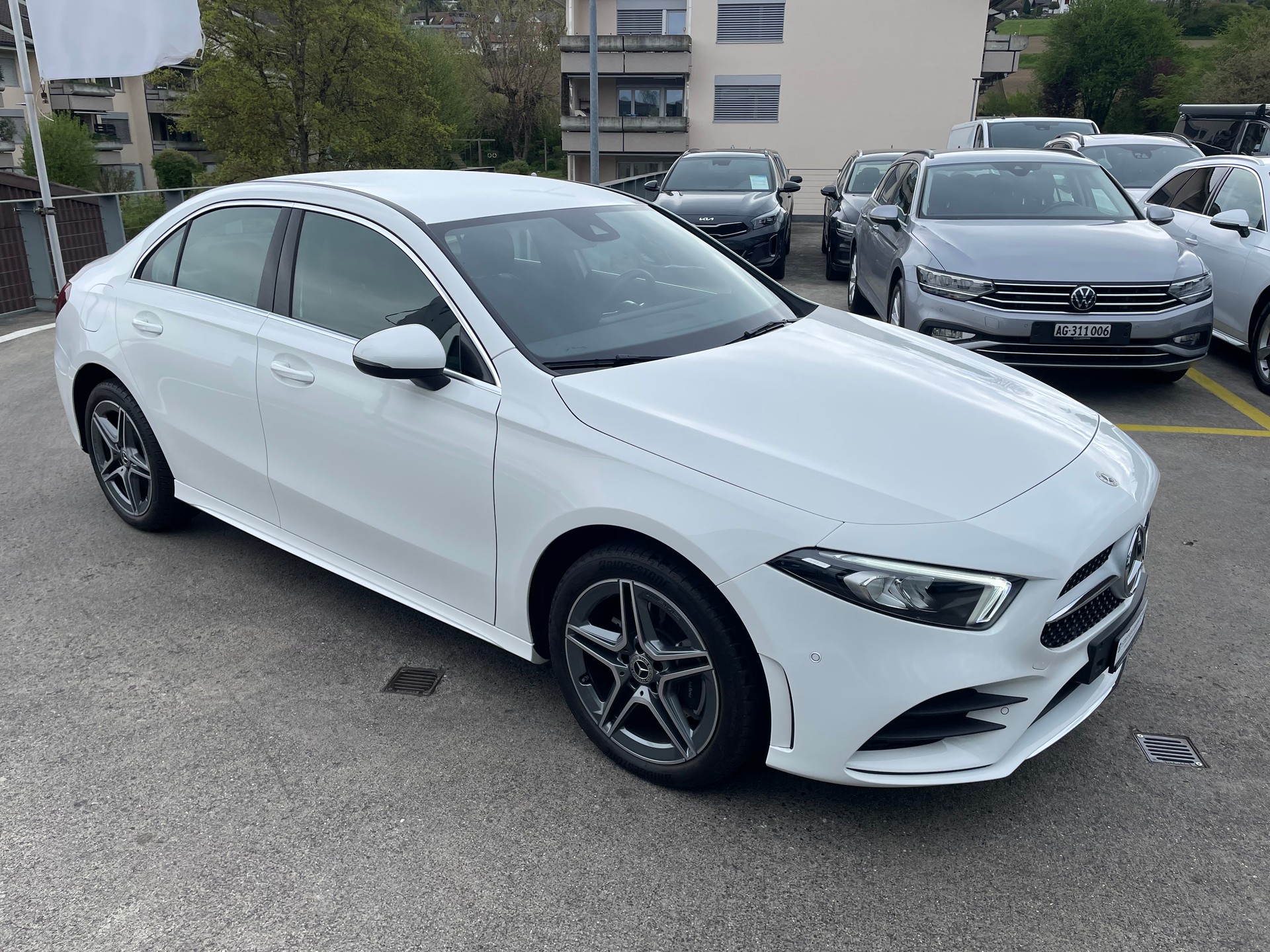 MERCEDES-BENZ A 250e AMG Line-image-8