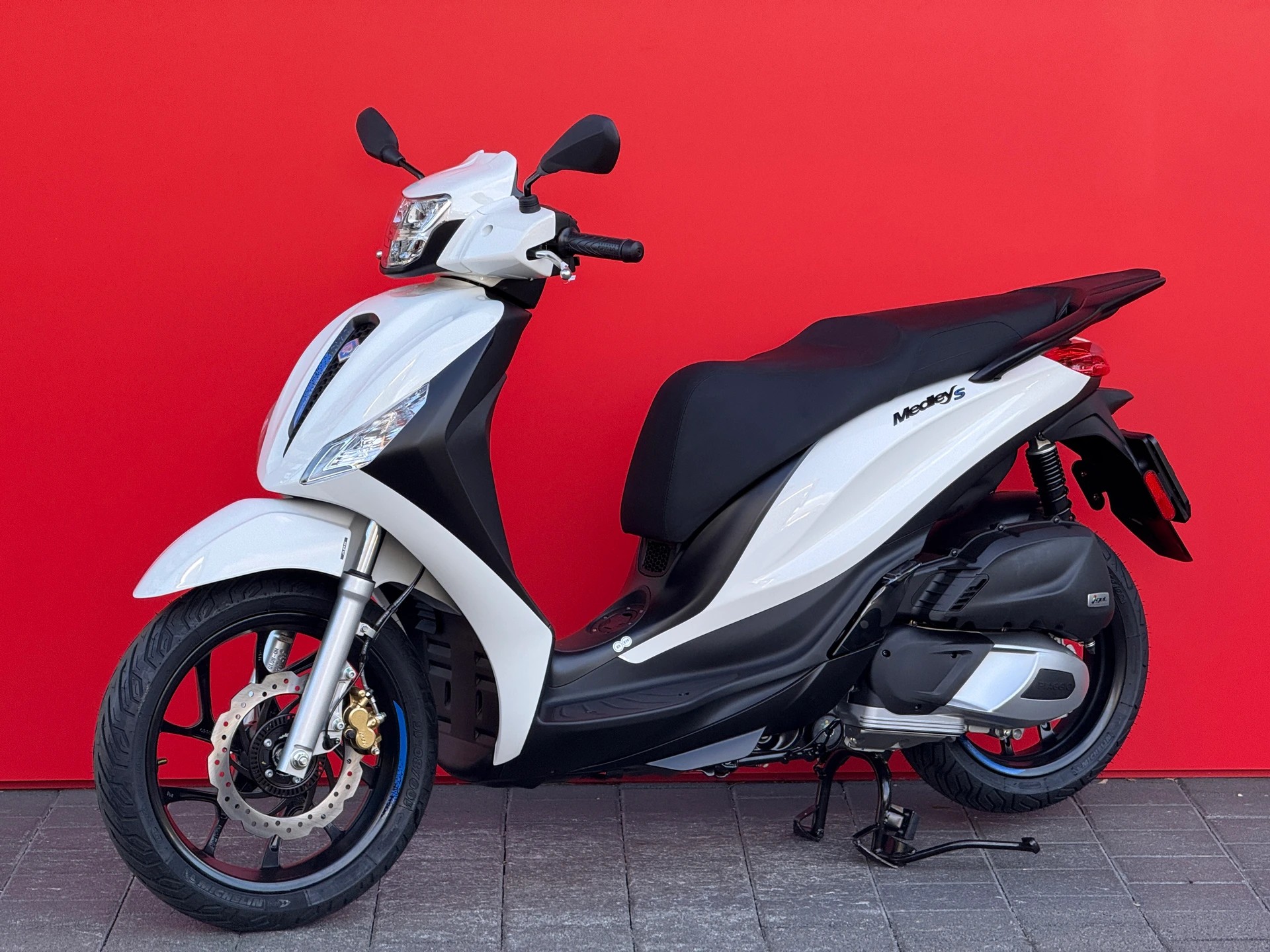 PIAGGIO Medley 200 Sport ABS E5+-showroom-element-3