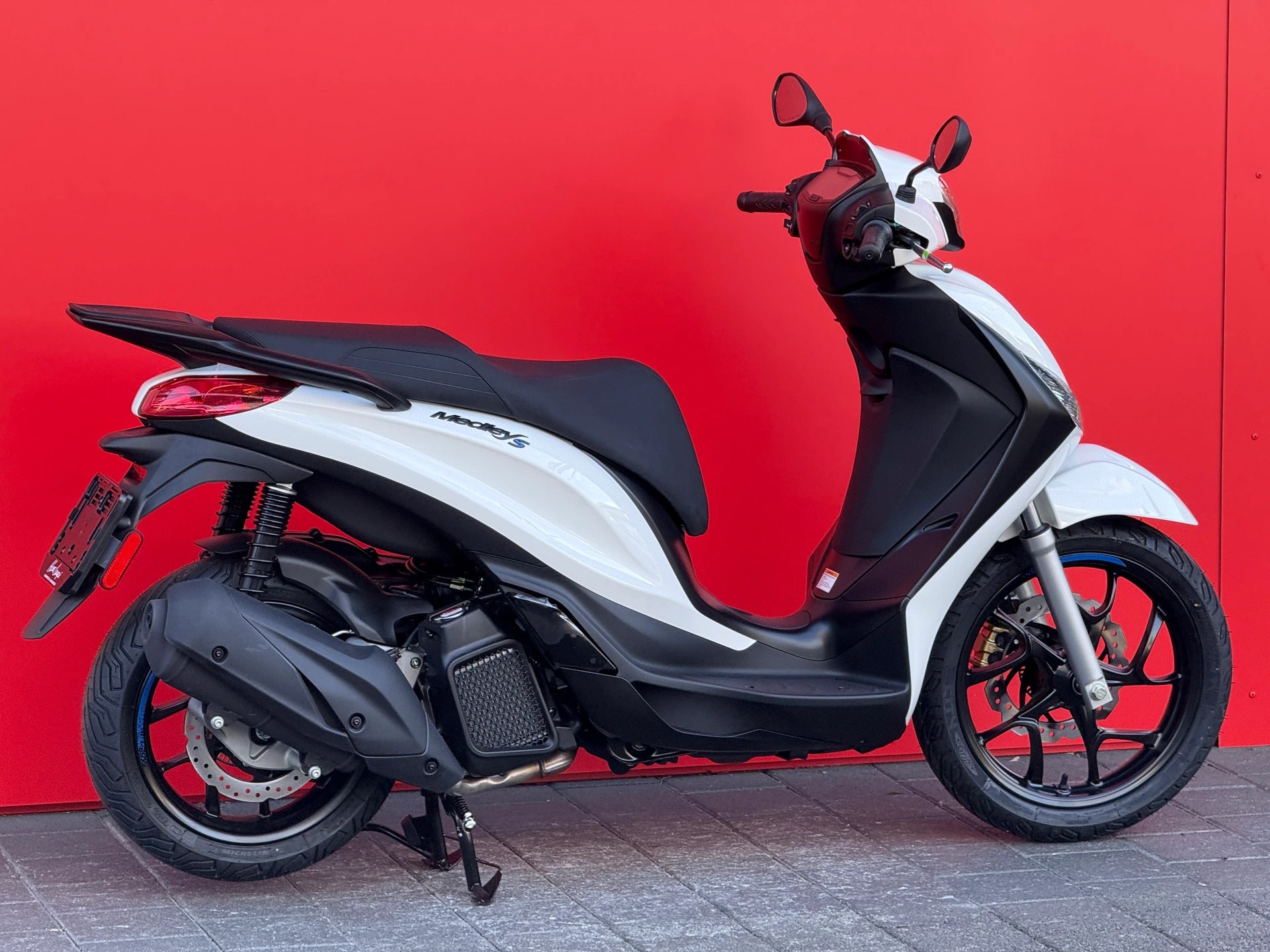 PIAGGIO Medley 200 Sport ABS E5+-showroom-element-2