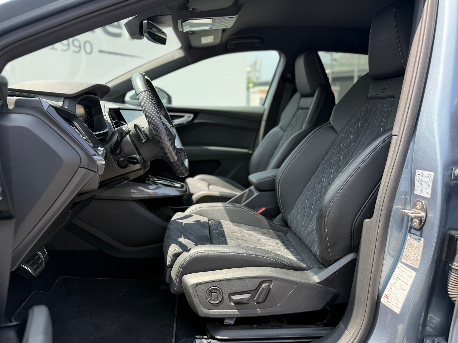AUDI Q4 e-tron 50 quattro-image-5