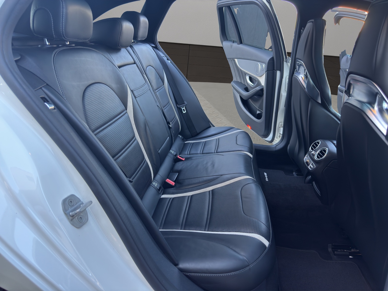 MERCEDES-BENZ C 63 S AMG Speedshift-image-16