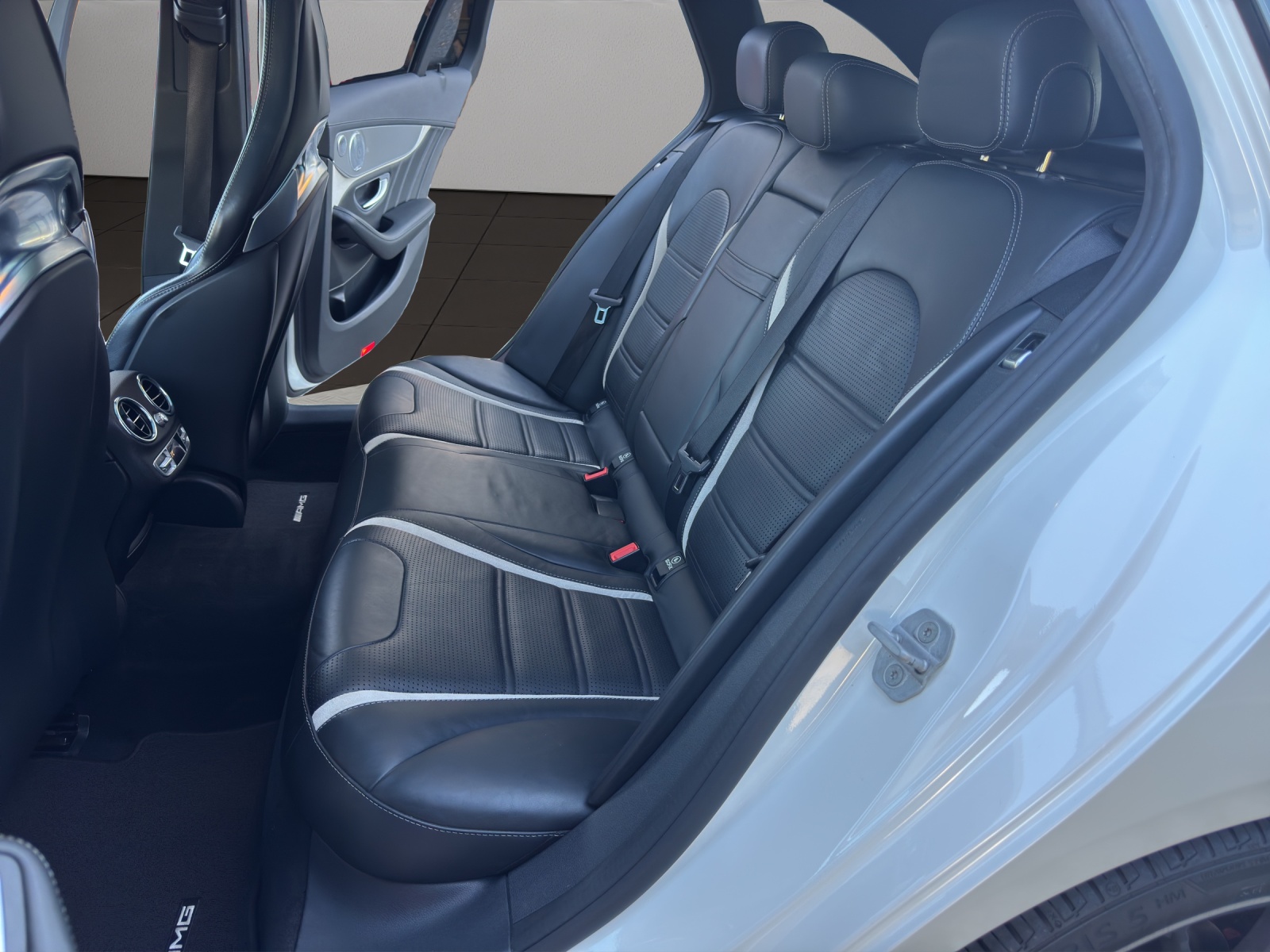 MERCEDES-BENZ C 63 S AMG Speedshift-image-11