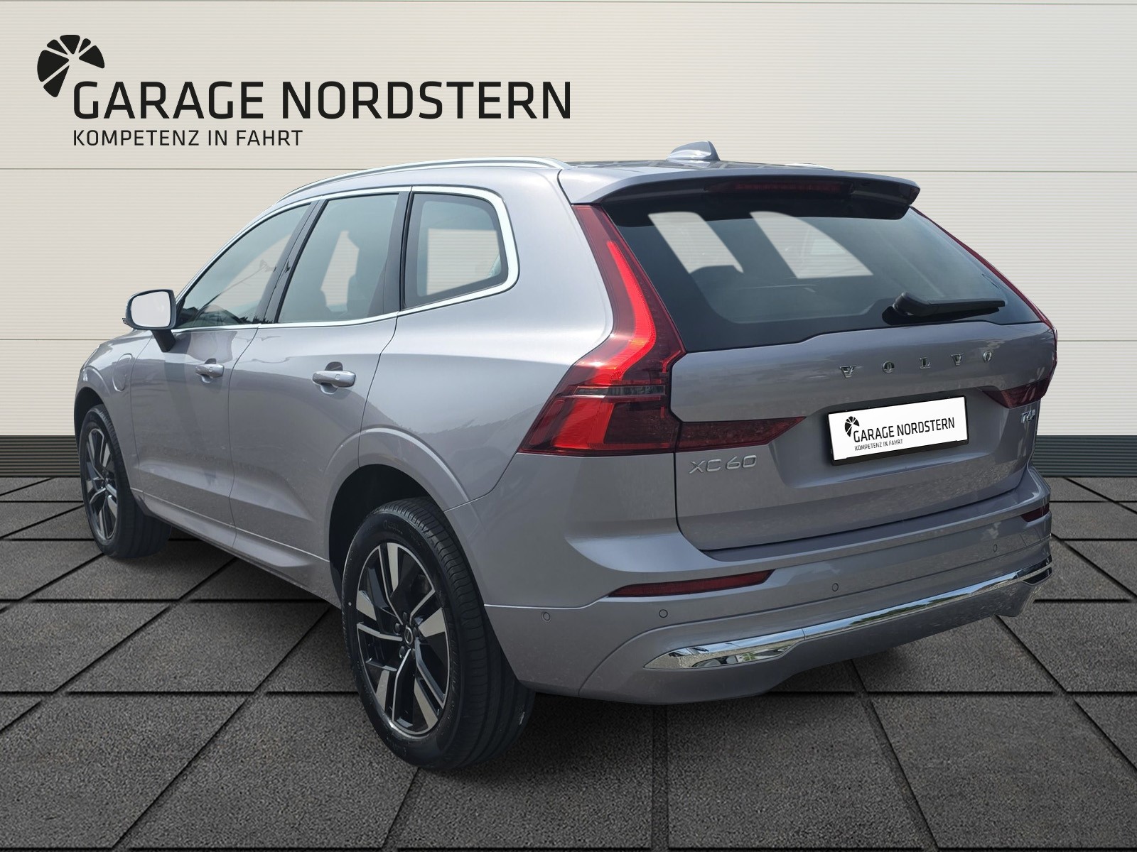 VOLVO XC60 2.0 T6 TE Plus Bright eAWD-showroom-element-2