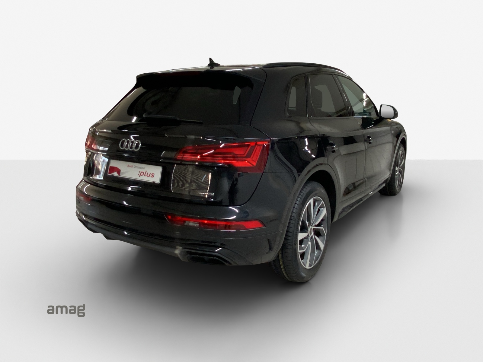 AUDI Q5 45 TFSI Black Edition quattro S-tronic-image-4