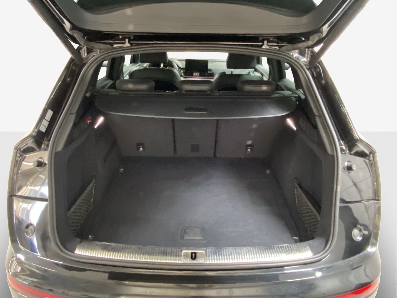 AUDI Q5 45 TFSI Black Edition quattro S-tronic-image-12
