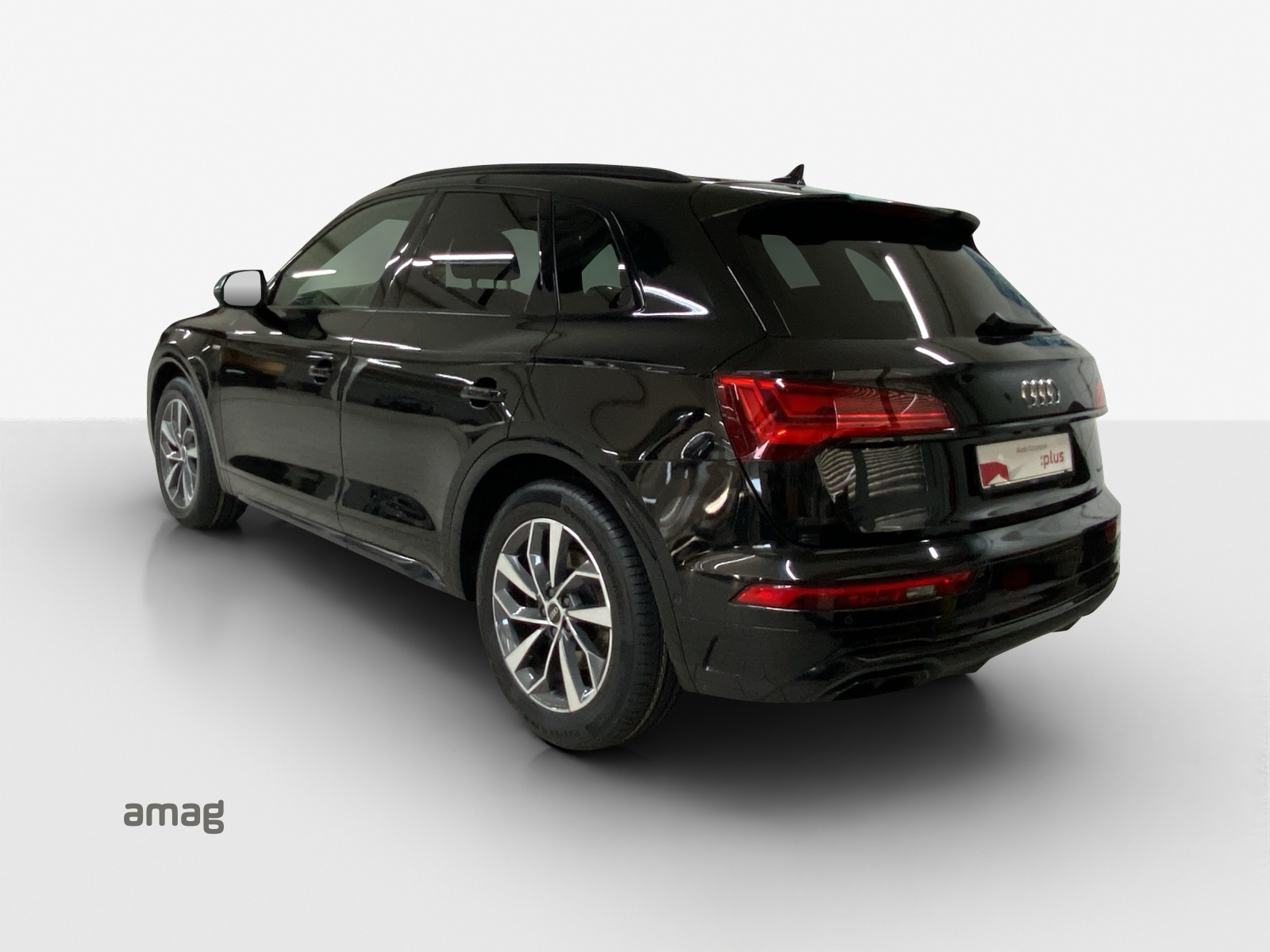 AUDI Q5 45 TFSI Black Edition quattro S-tronic-image-2