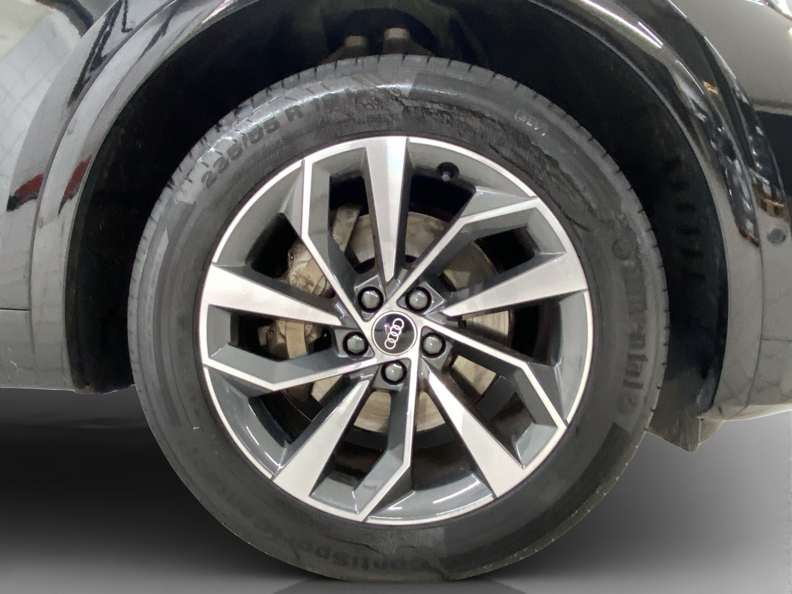AUDI Q5 45 TFSI Black Edition quattro S-tronic-image-15