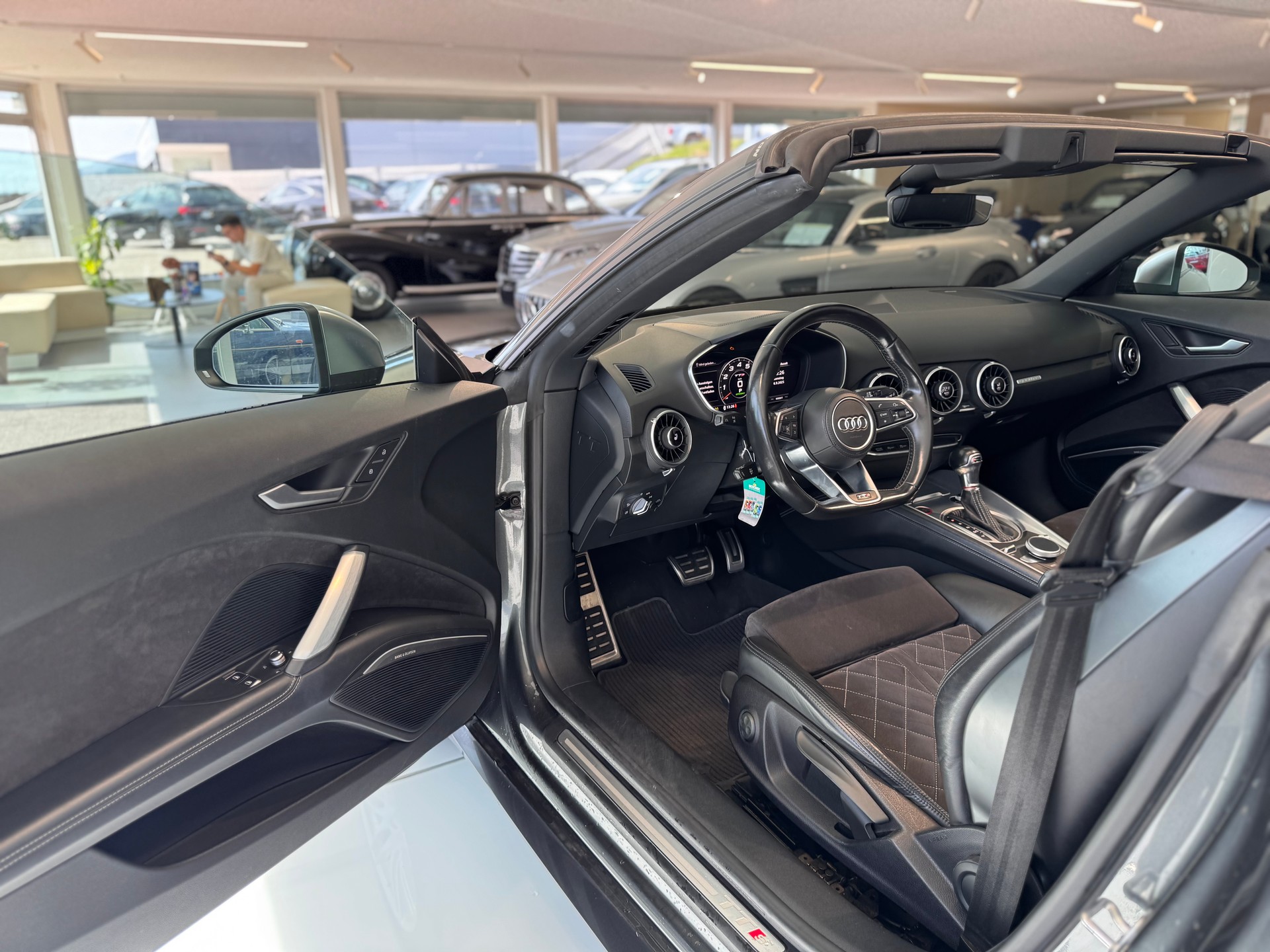 AUDI TTS Roadster 2.0 TFSI quattro S-tronic-image-13