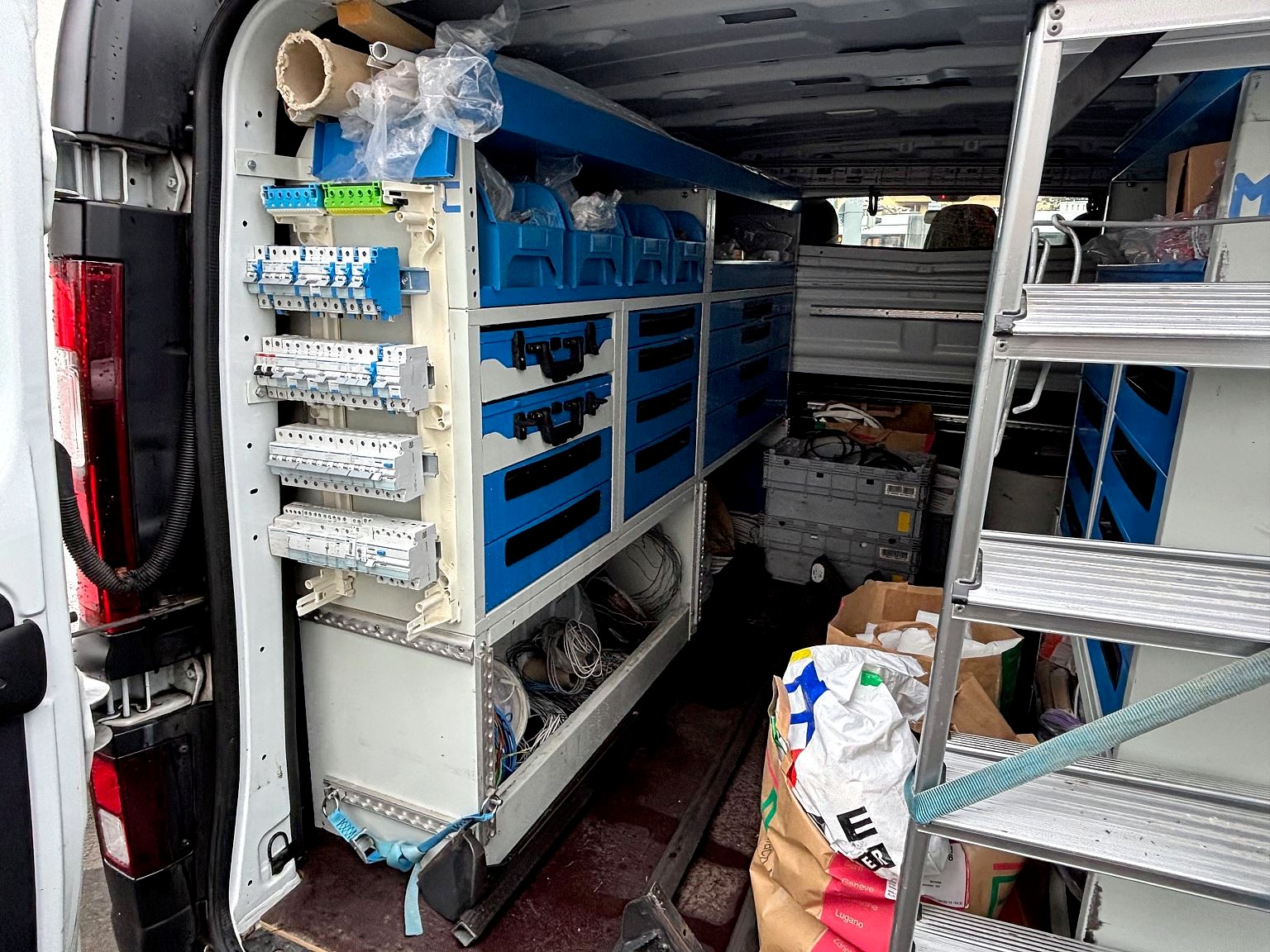 RENAULT Trafic dCi120 2.9 Business L1H1 mit Einrichtigung für Elektriker-image-8