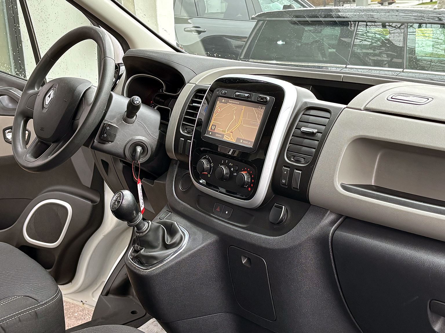 RENAULT Trafic dCi120 2.9 Business L1H1 mit Einrichtigung für Elektriker-image-4
