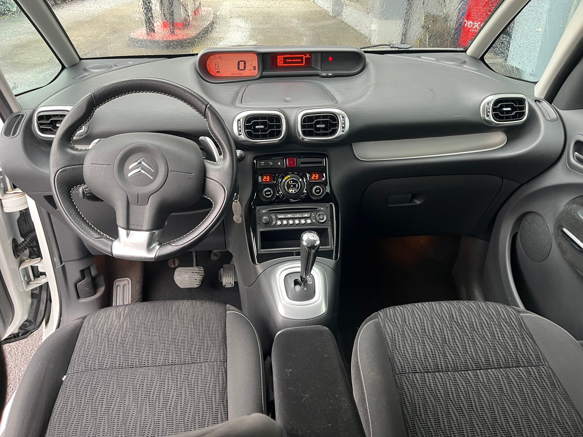 CITROEN C3 Picasso 1.6i 16V Exclusive EGS6-image-8