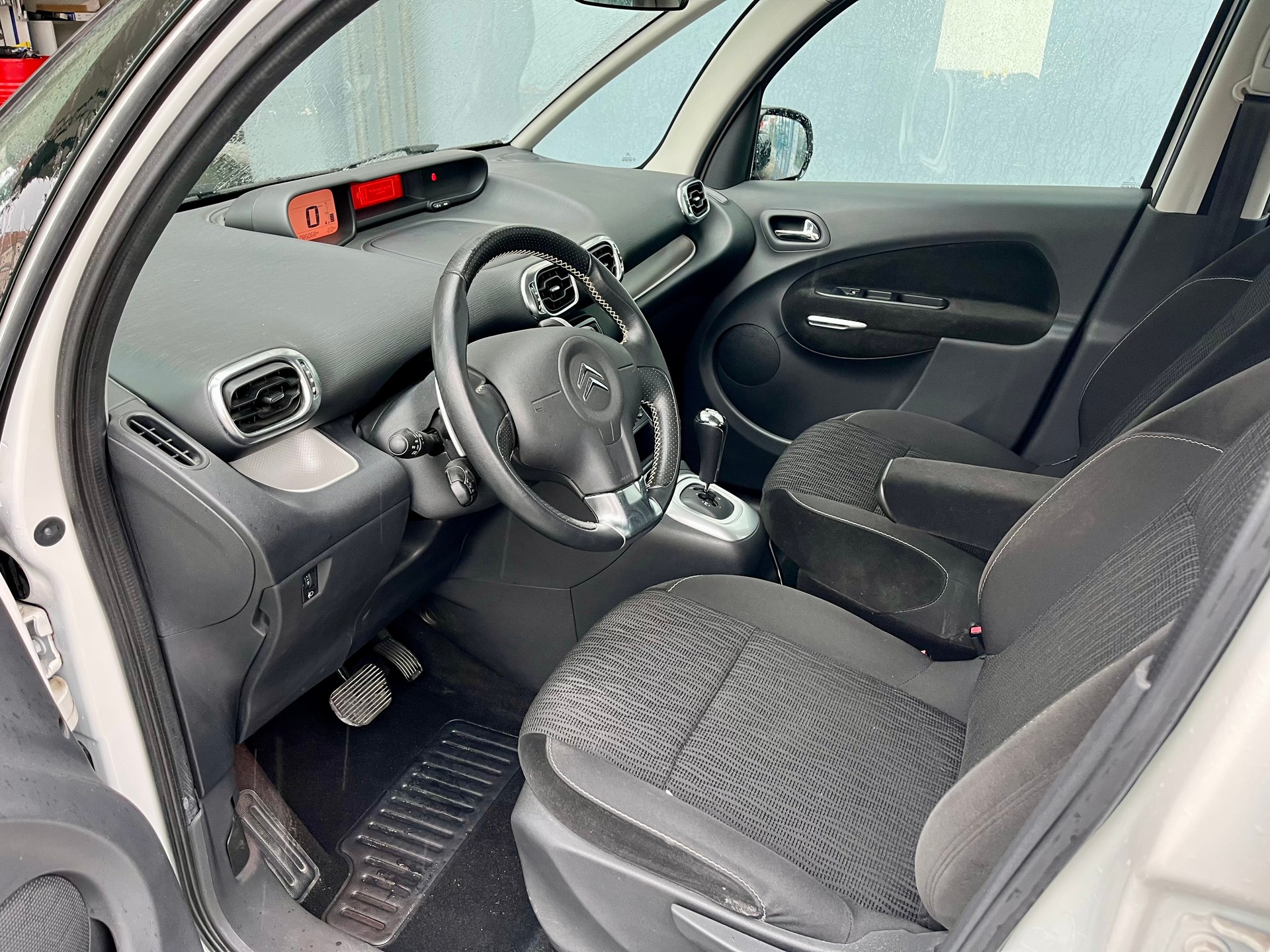 CITROEN C3 Picasso 1.6i 16V Exclusive EGS6-image-5