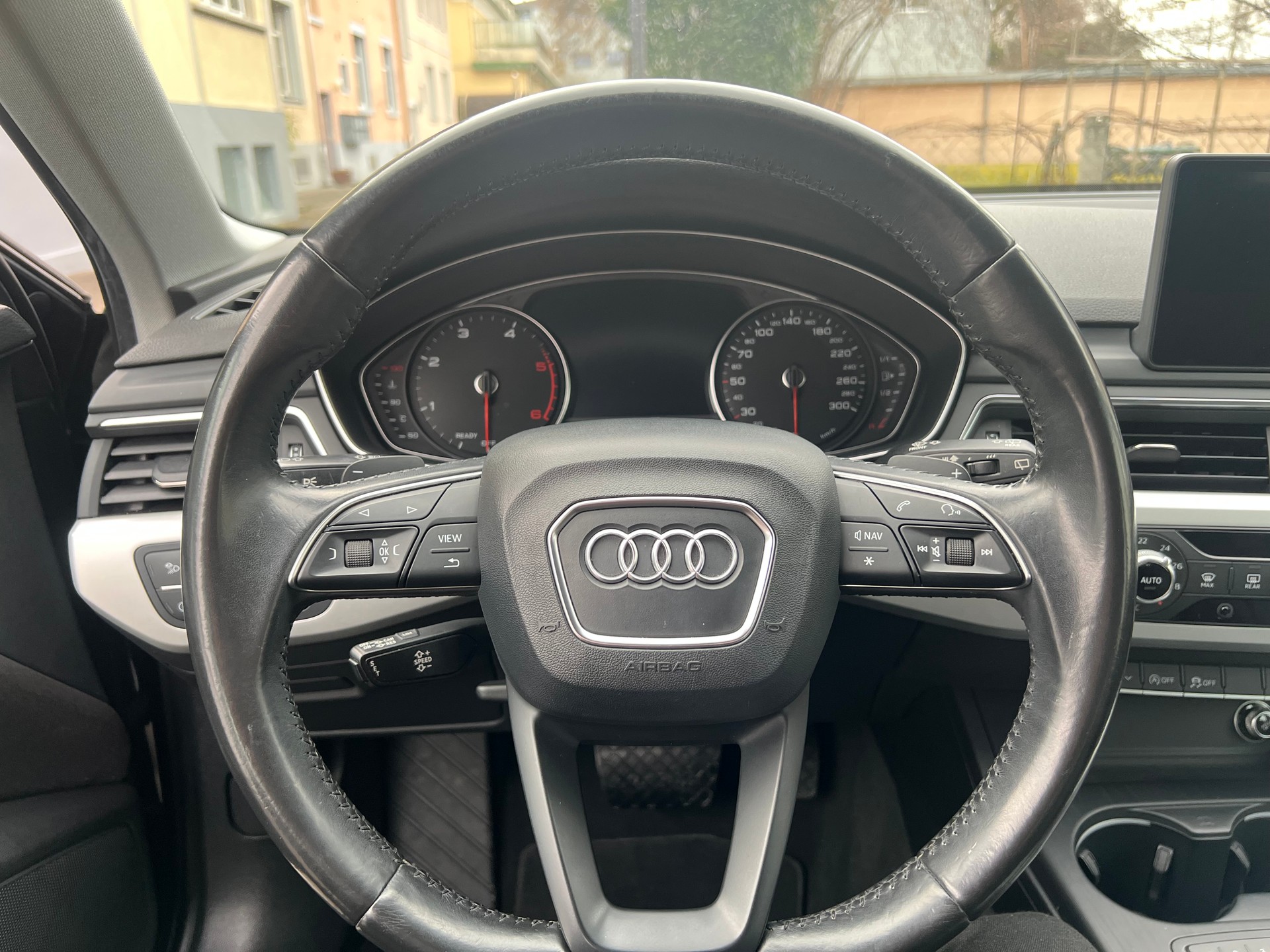 AUDI A4 Avant 2.0 TDI S-tronic-image-12