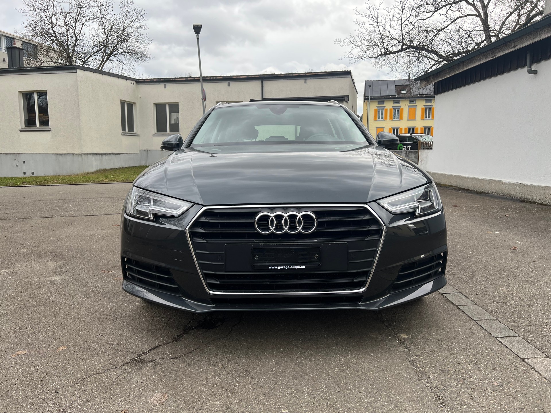AUDI A4 Avant 2.0 TDI S-tronic-showroom-element-1