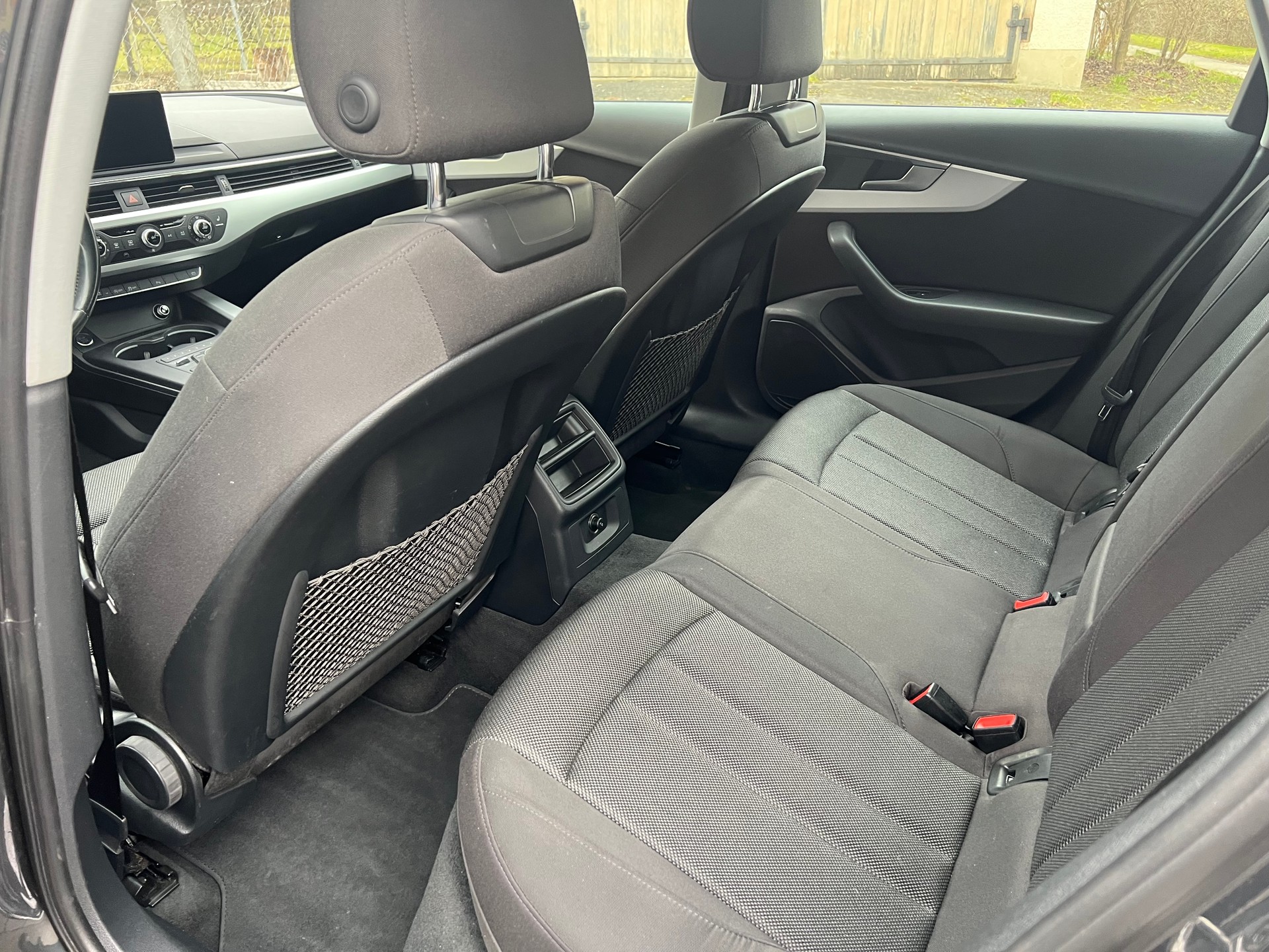 AUDI A4 Avant 2.0 TDI S-tronic-image-8